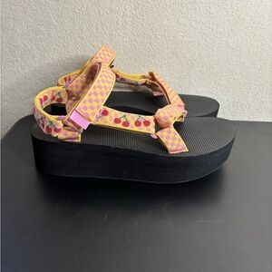 TEVA Universal Platform Sandals cherries picnic size 9